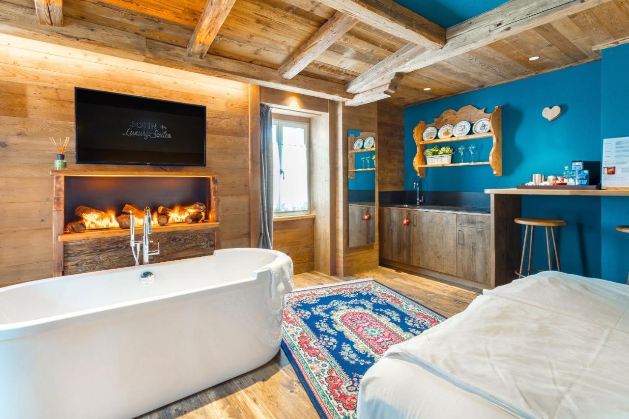 John Luxury Suites Folgaria Exteriör bild